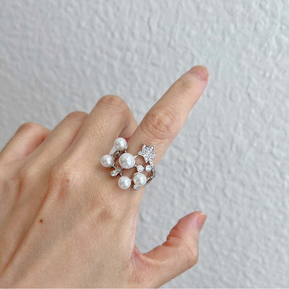 Lustrous Pearl Cluster Statement Ring